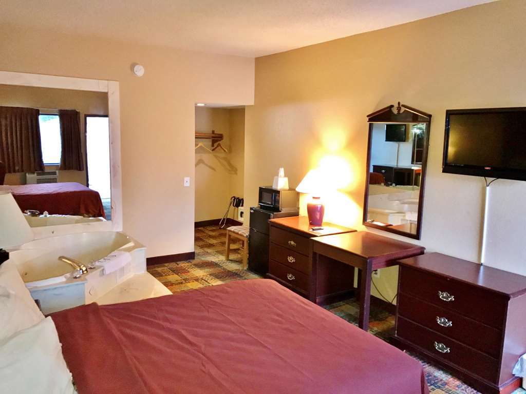 Americas Best Value Inn-Livonia/Detroit Room photo
